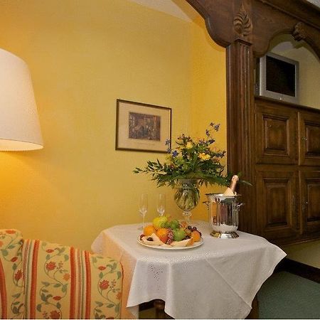 Hotel Obere Linde Oberkirch  Esterno foto