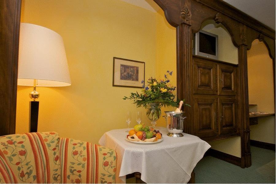 Hotel Obere Linde Oberkirch  Esterno foto