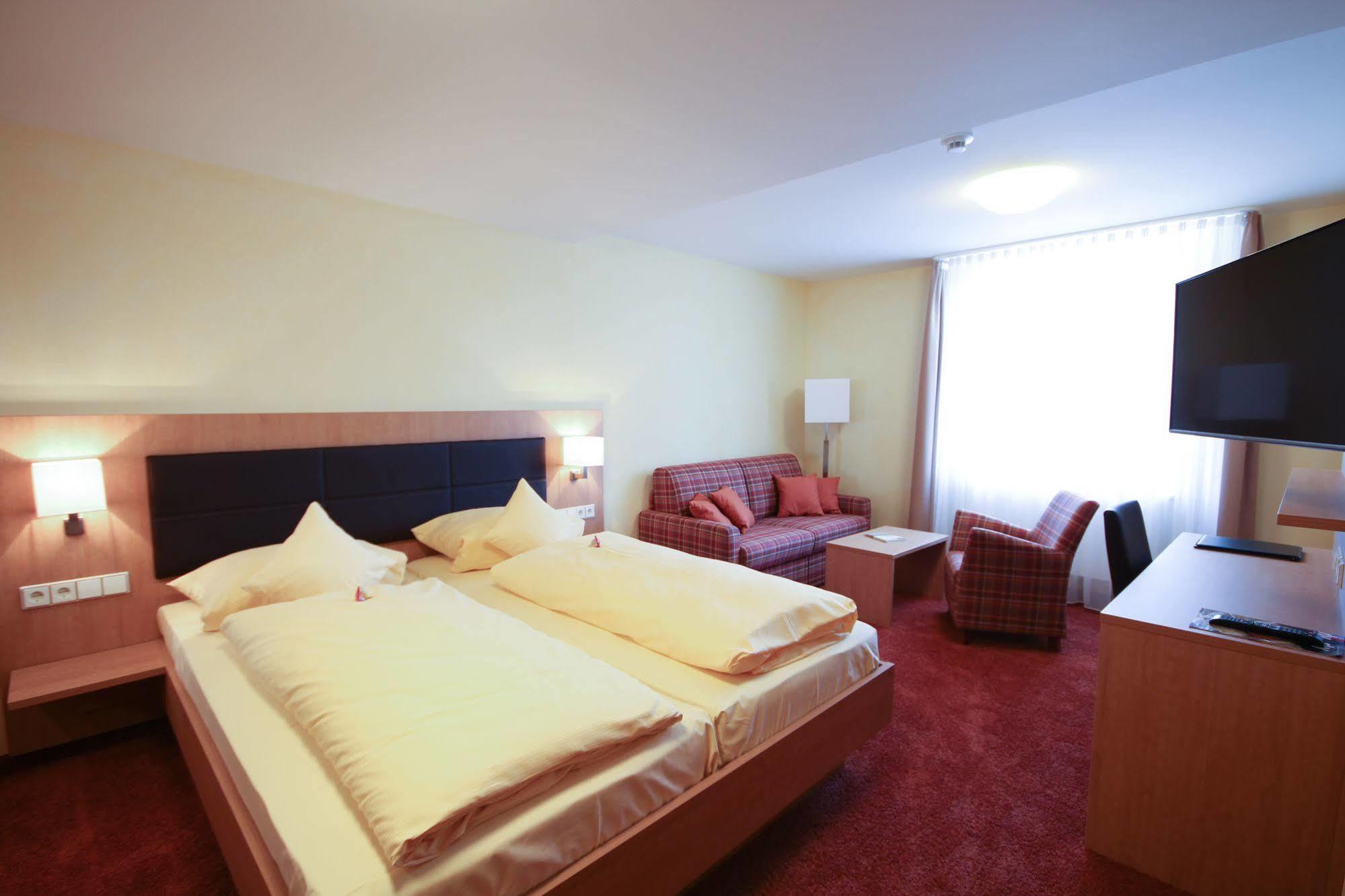Hotel Obere Linde Oberkirch  Esterno foto