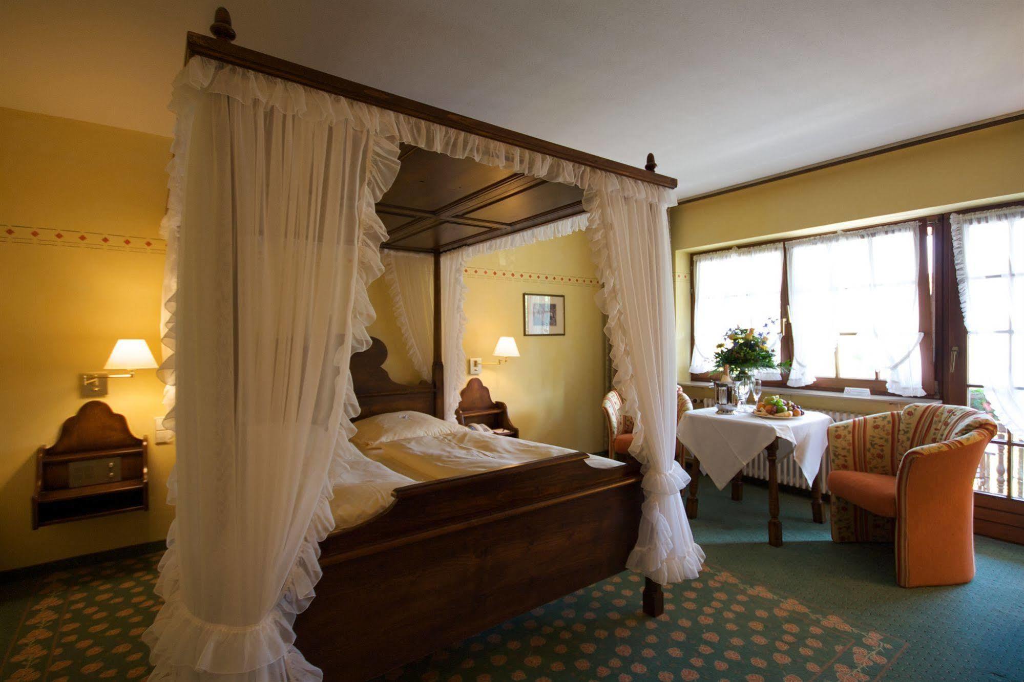 Hotel Obere Linde Oberkirch  Esterno foto